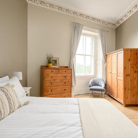 2 Bed Old Town Apartment - Next To Castle Edynburg Zewnętrze zdjęcie