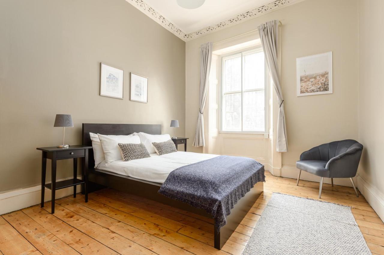 2 Bed Old Town Apartment - Next To Castle Edynburg Zewnętrze zdjęcie