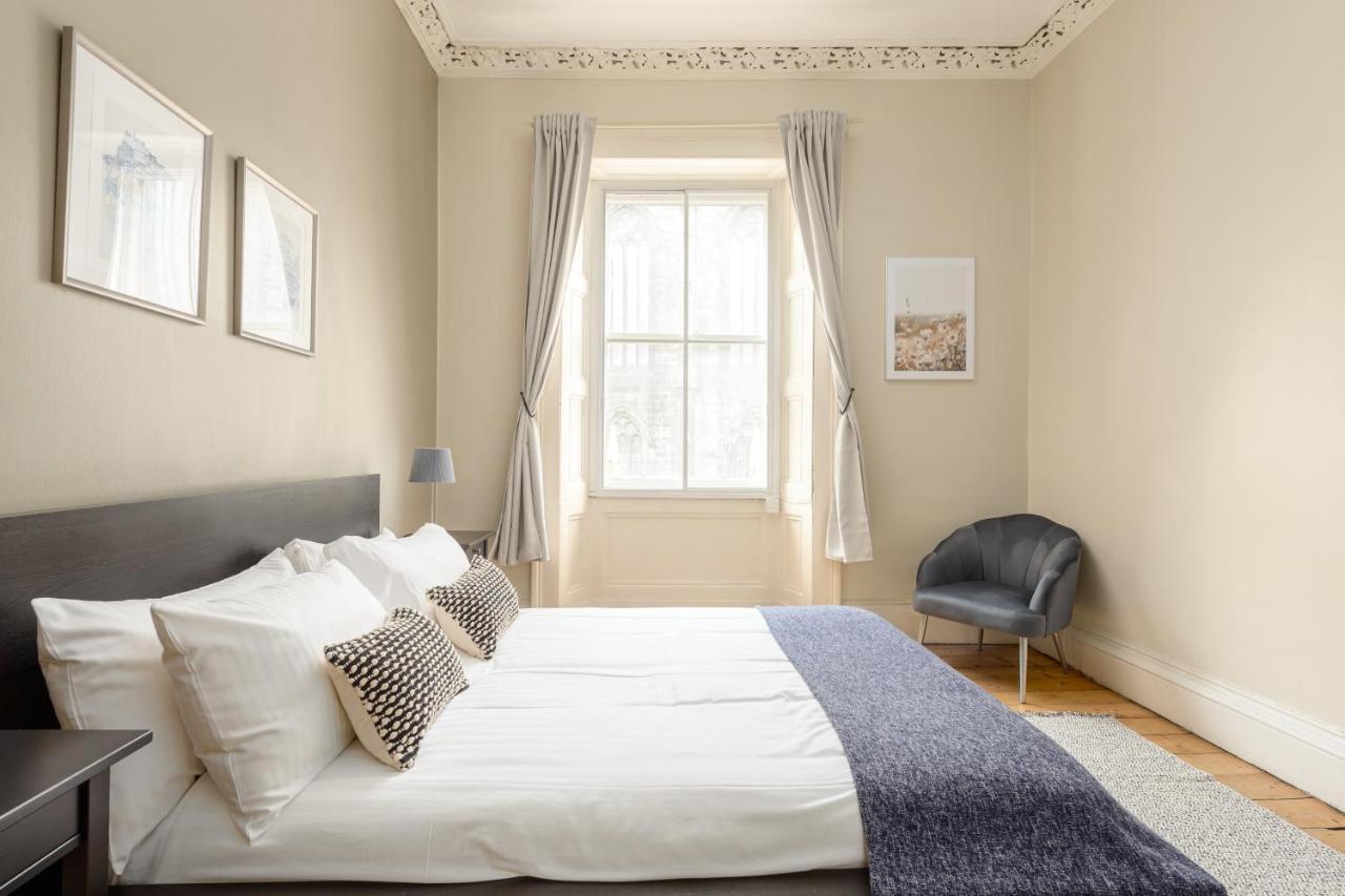 2 Bed Old Town Apartment - Next To Castle Edynburg Zewnętrze zdjęcie