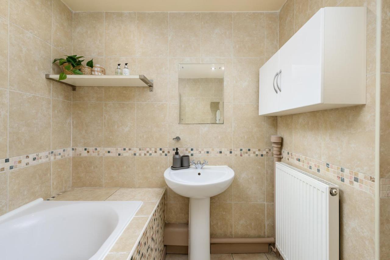 2 Bed Old Town Apartment - Next To Castle Edynburg Zewnętrze zdjęcie