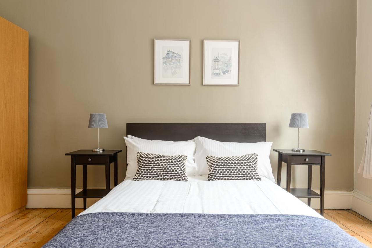 2 Bed Old Town Apartment - Next To Castle Edynburg Zewnętrze zdjęcie