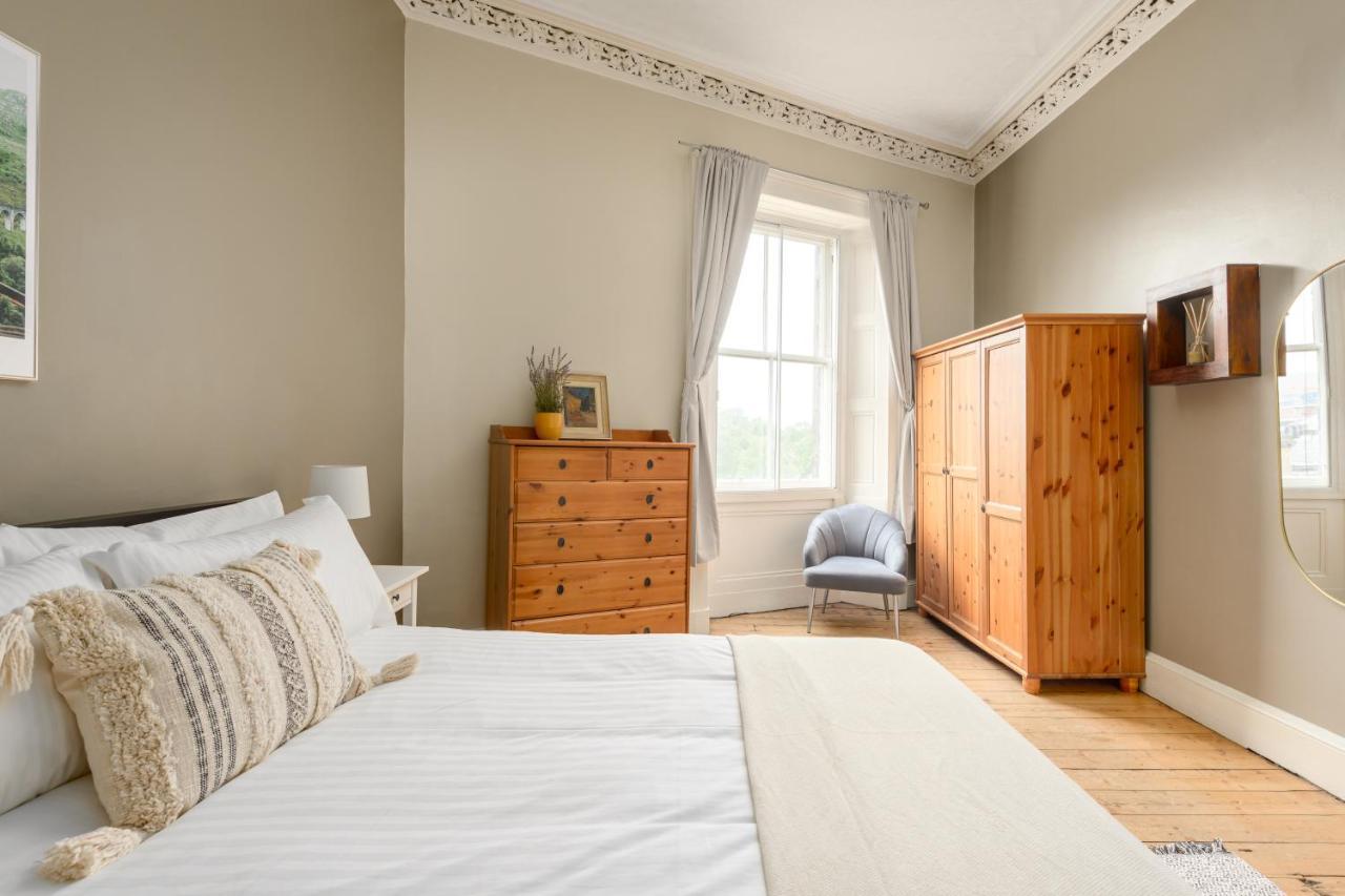 2 Bed Old Town Apartment - Next To Castle Edynburg Zewnętrze zdjęcie